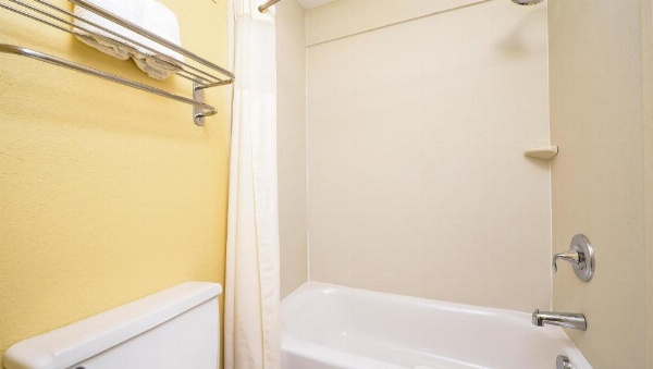 Xecutive Inn and Suites image 25